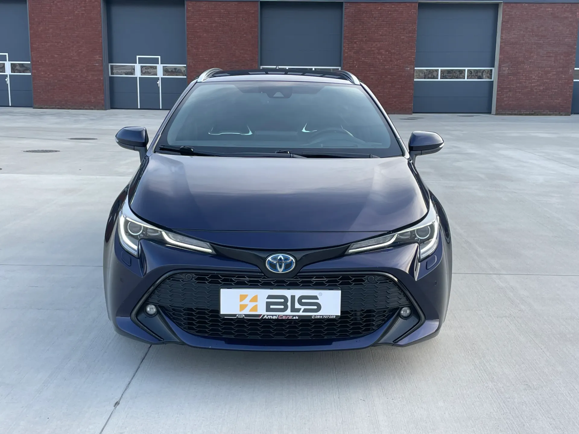 прокат Toyota Corolla Combi Touring Sport 1.8 Hybrid фото 1
